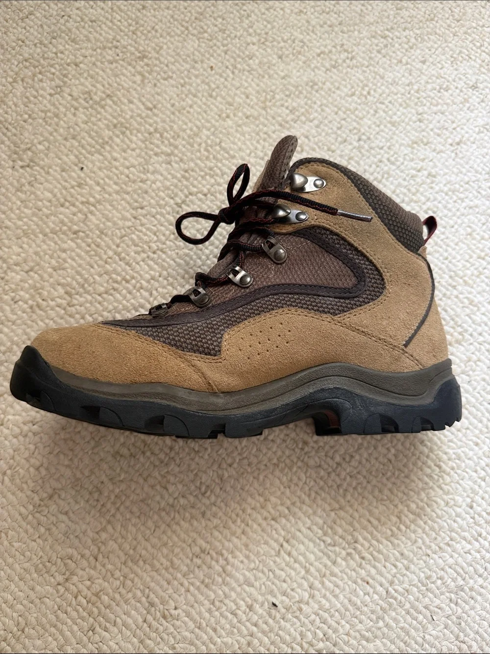 Columbia lace up